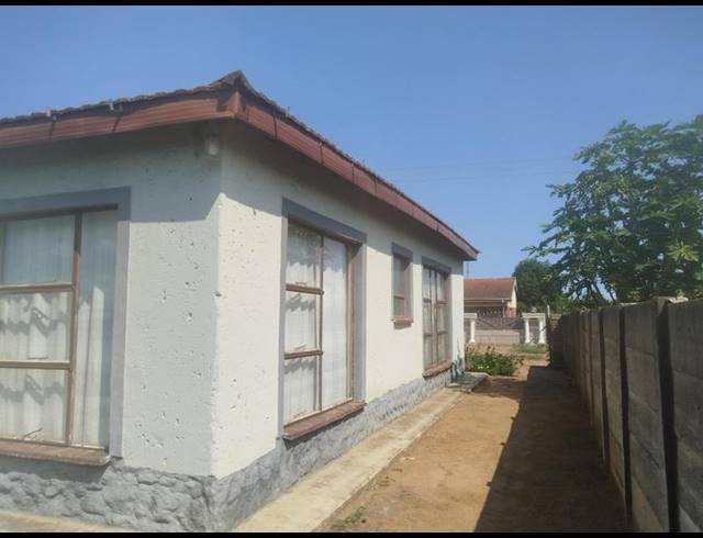 3 BEDROOM HOUSE FOR SALE IN MADOMBIDZHA